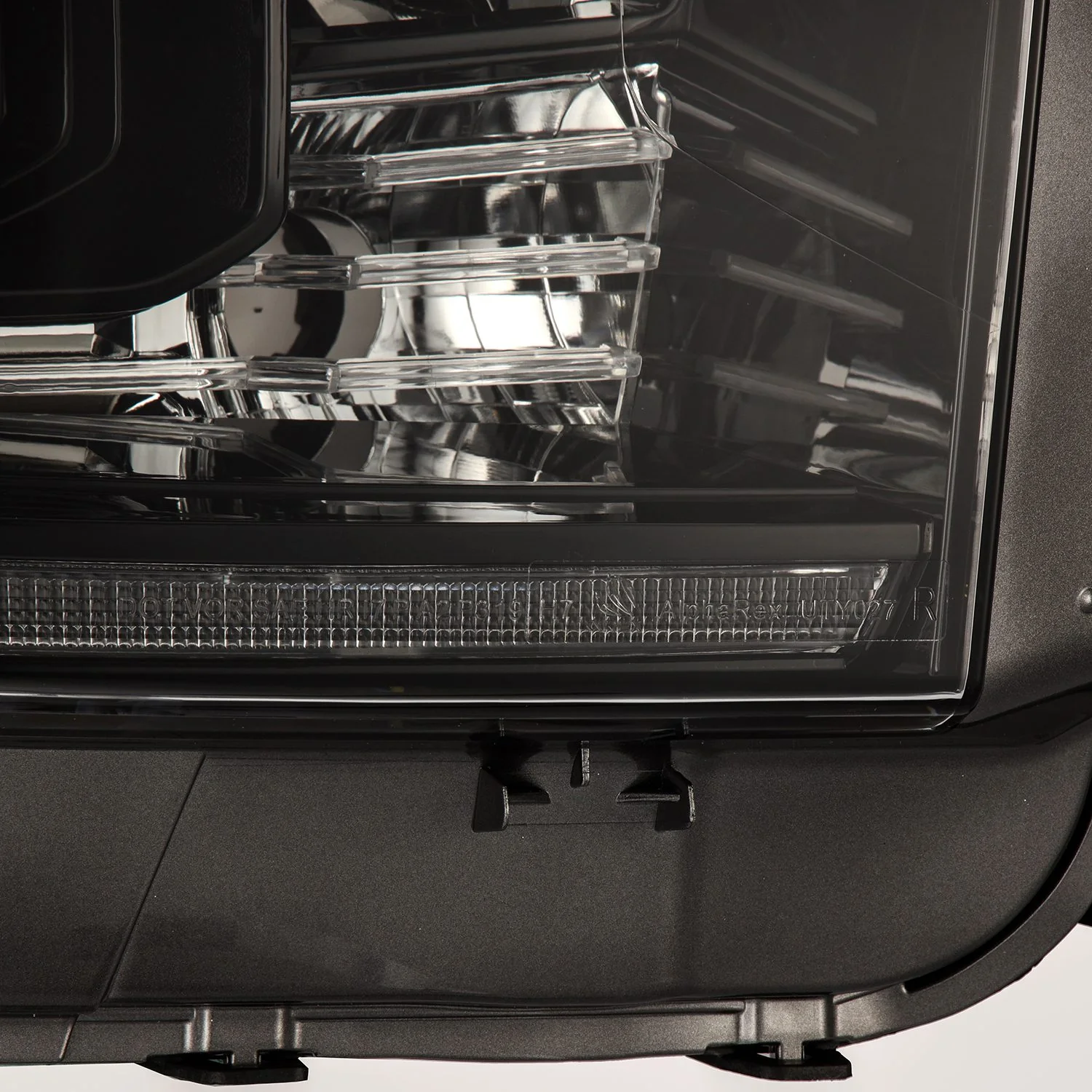 AlphaRex LED Projector Headlights Toyota Tundra (14-21) [G2 Version LUXX Series - DRL Light Tube] Alpha-Black or Black - Image 4