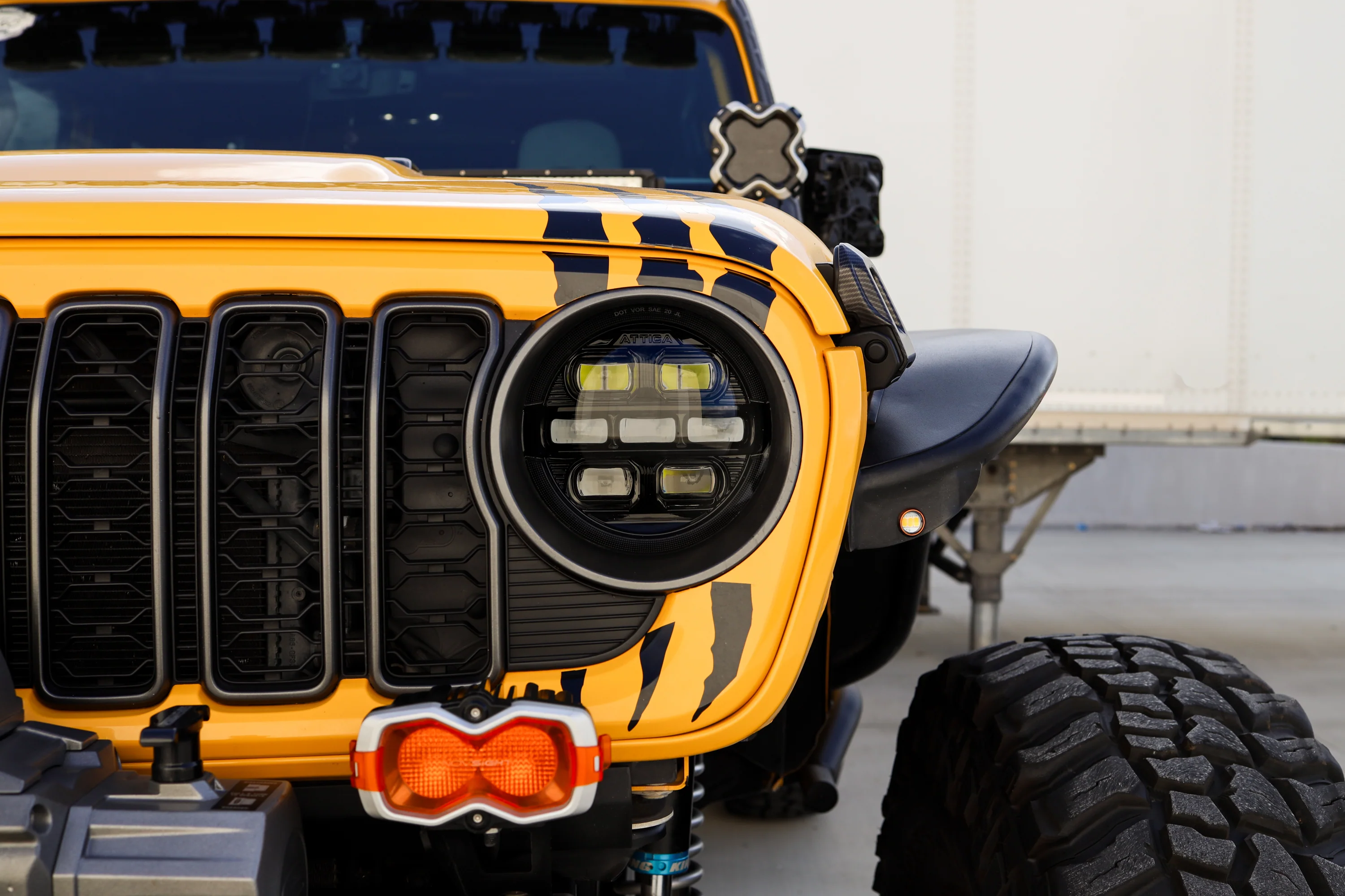 Attica 4x4 Full LED Headlights Jeep Gladiator JT (20-25) Sequential Turn Signal & LED Glow Bar CHATT0771-H6-GBC-SQ - Image 3