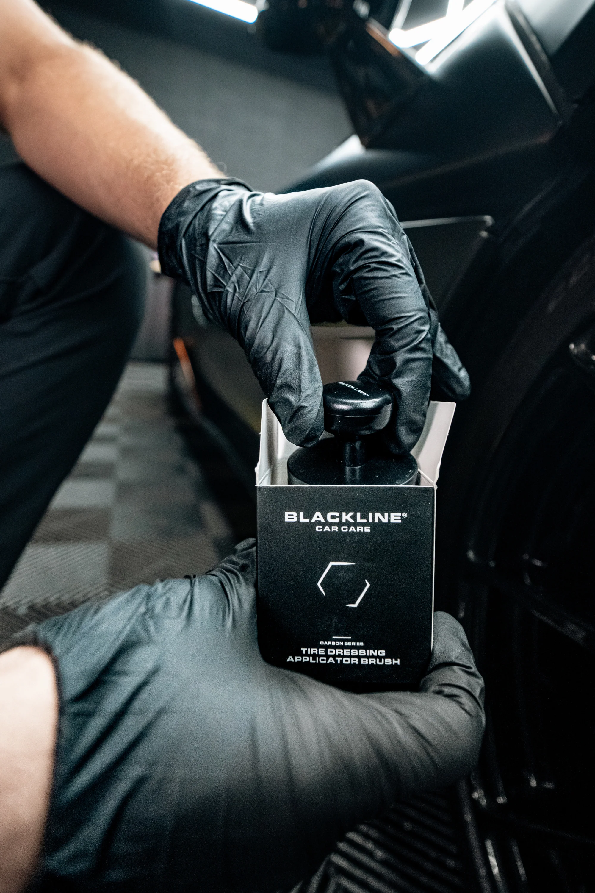 Best Tire Applicator Brush for Tire Dressing, Shine & Protectant | BLACKLINE® - Image 2