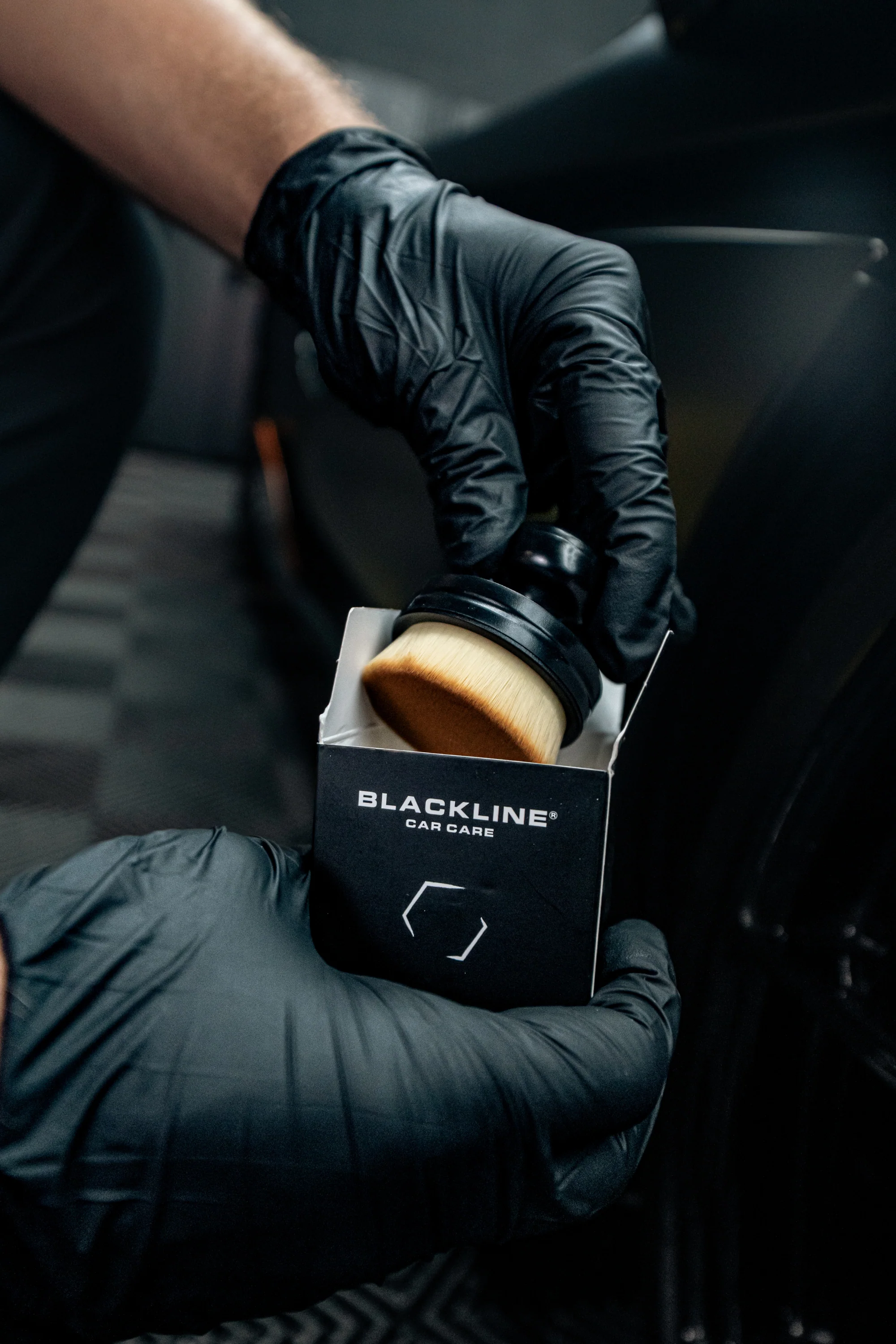 Best Tire Applicator Brush for Tire Dressing, Shine & Protectant | BLACKLINE® - Image 3