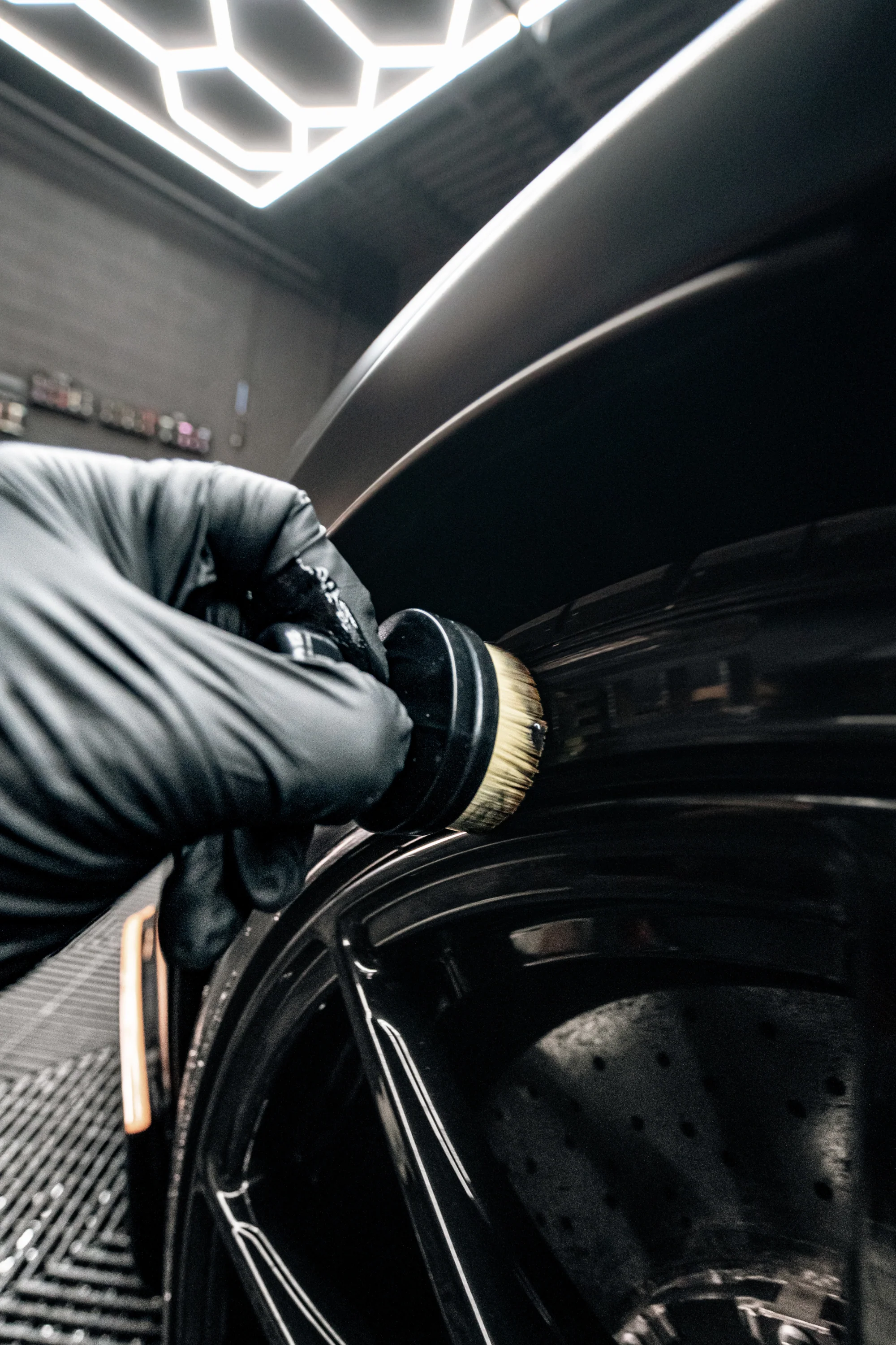Best Tire Applicator Brush for Tire Dressing, Shine & Protectant | BLACKLINE® - Image 4