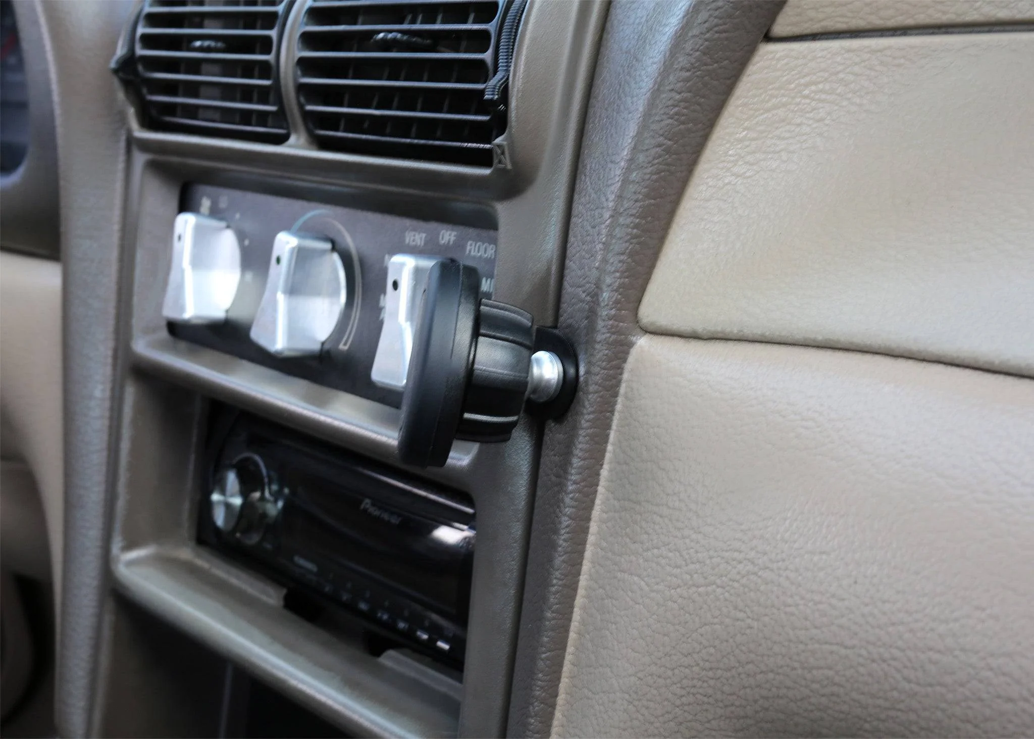 Course Motorsports Phone Mount for Ford Mustang / Mustang GT / SVT Cobra / SVT Cobra R / Mach 1 SN95 (1994-2004) Cradle / Magnetic / MagSafe Wireless Charging - Image 4
