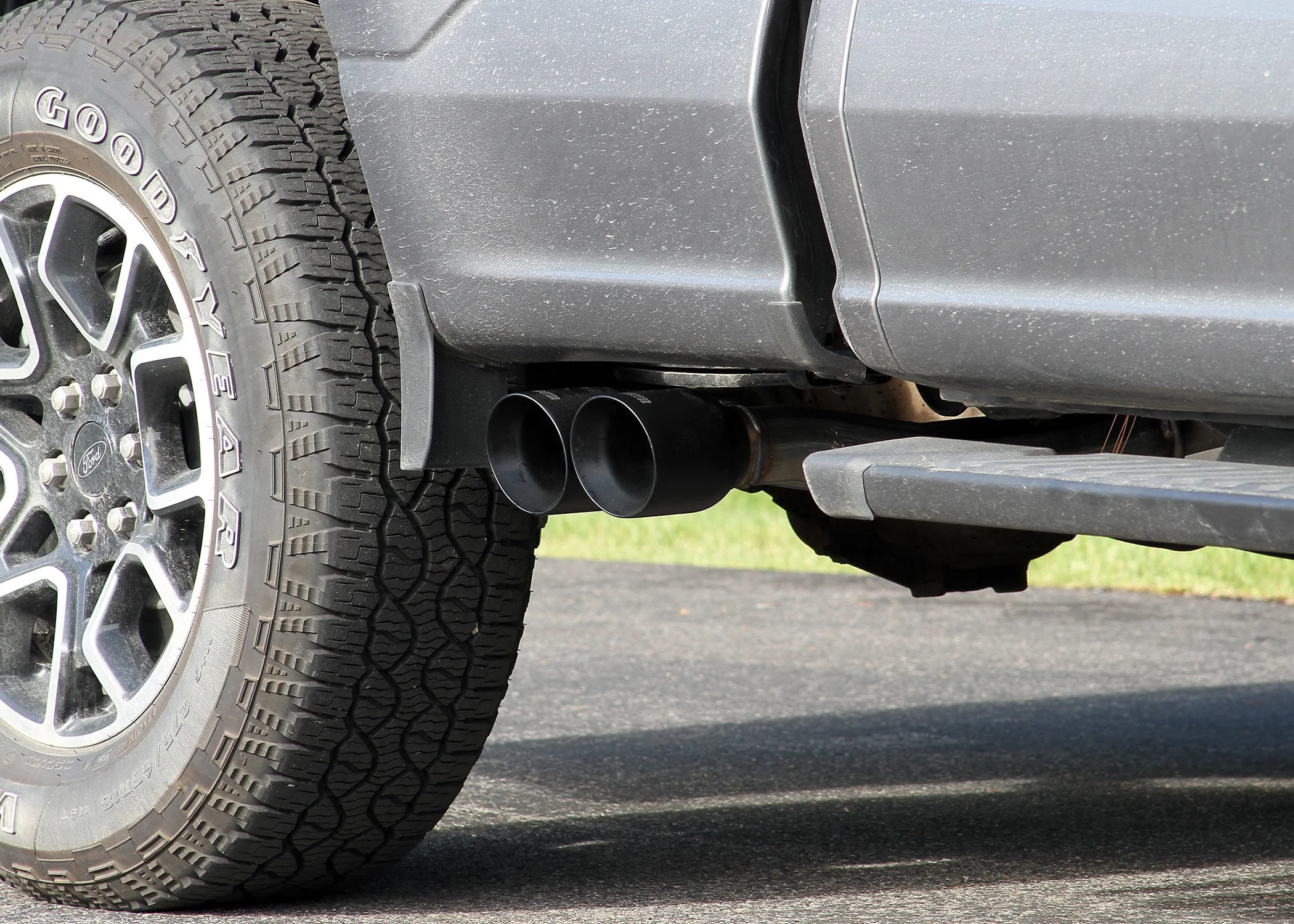 Flowmaster Exhaust Ford F150 (21-23) 3" to 2.5" Catback Dual Out Same Side - Flow FX 718116 - Image 3