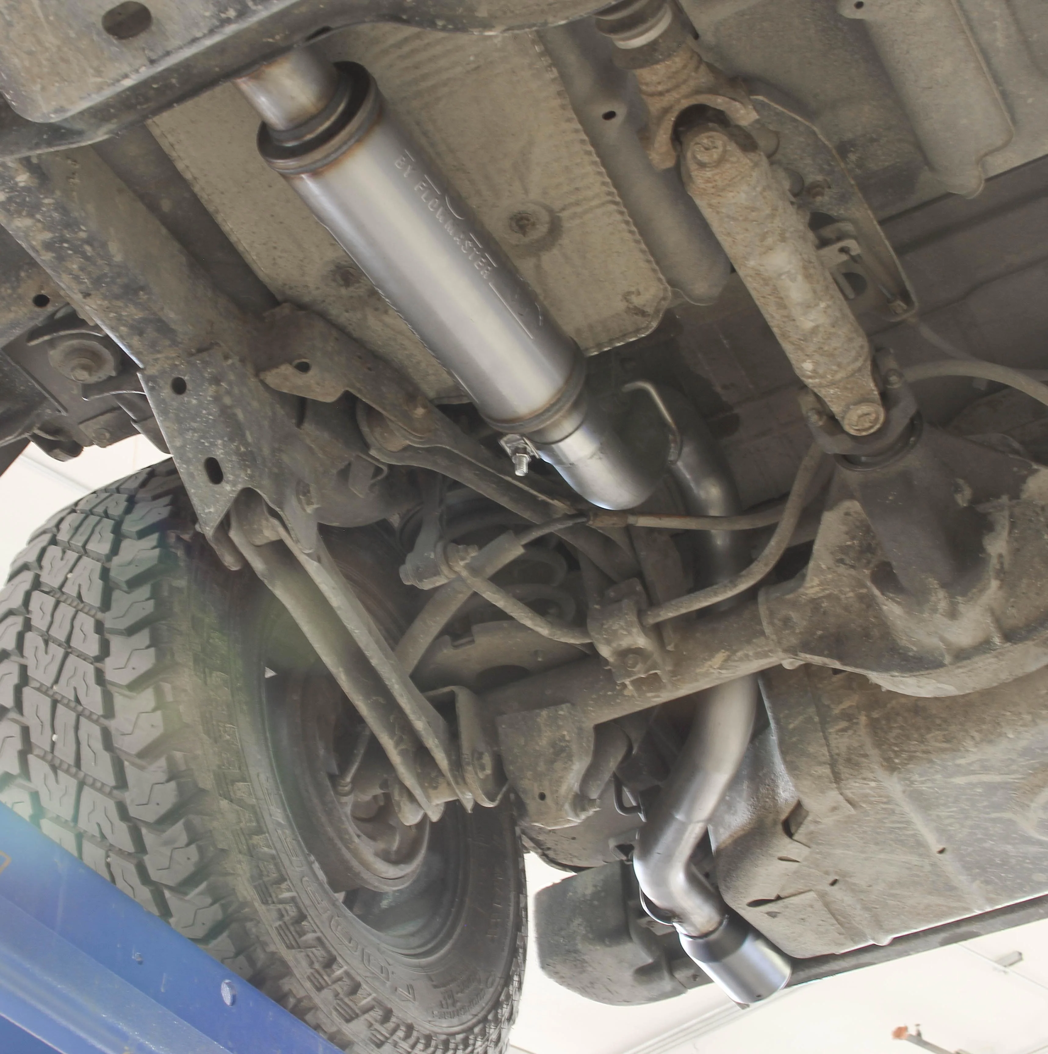 Flowmaster Exhaust Jeep Wrangler TJ 2.5/4.0L (97-99) 2.5" Catback - Flow FX 717880 - Image 2