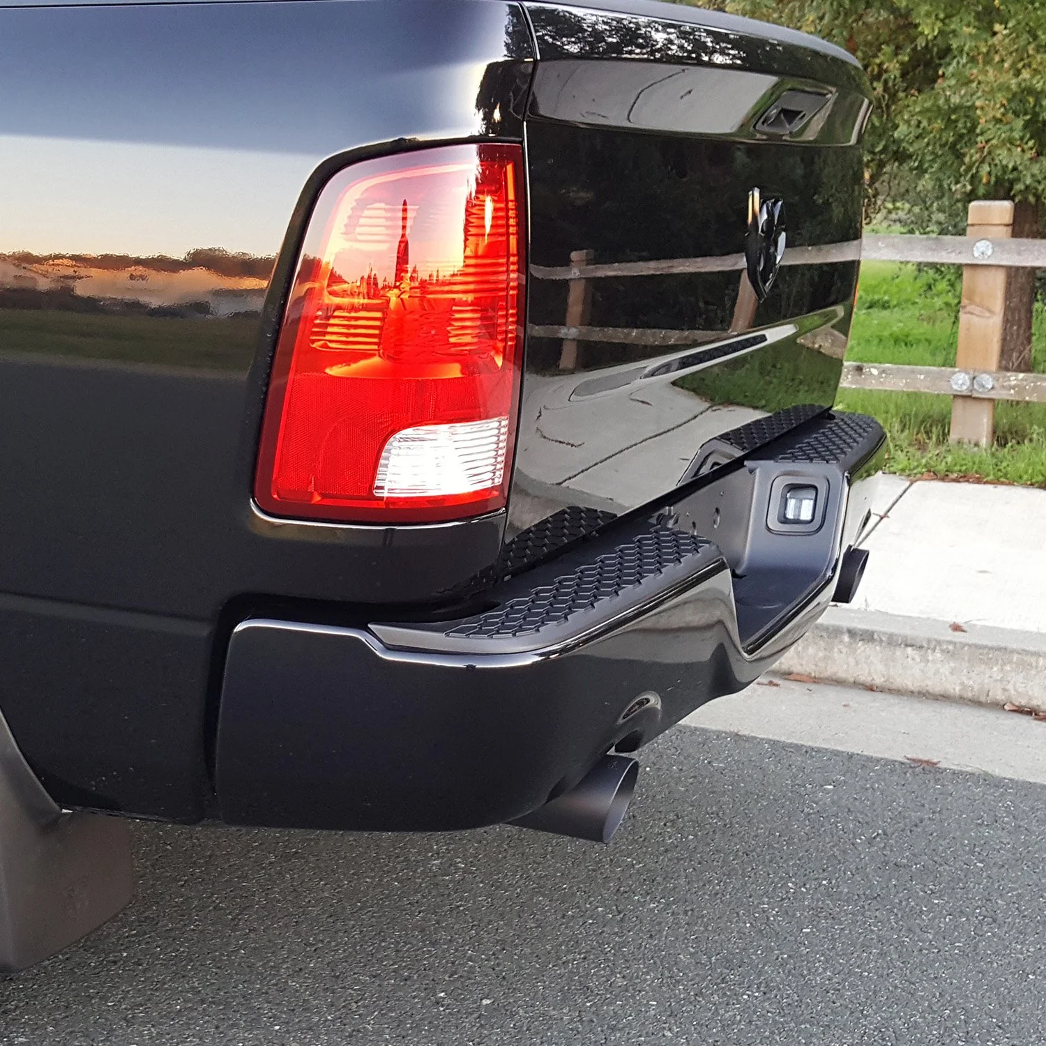 Flowmaster Exhaust Tip Dodge Ram 1500 5.7L (2009-2023) w/ Factory Dual Exhaust - Polished / Black - Image 9