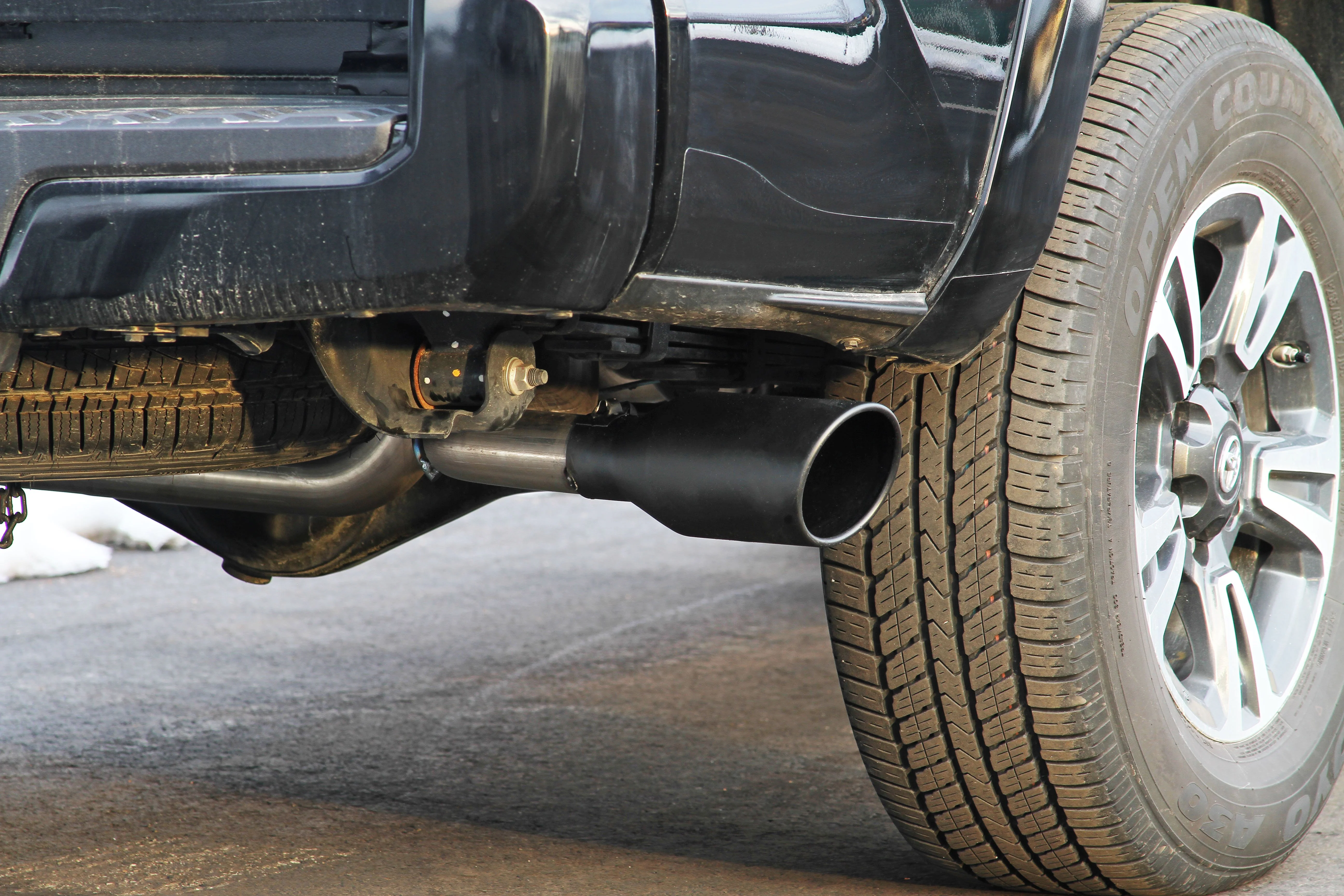 Flowmaster Exhaust Toyota Tacoma (16-23) 3.0" Catback - Flow FX Series 717918 - Image 3