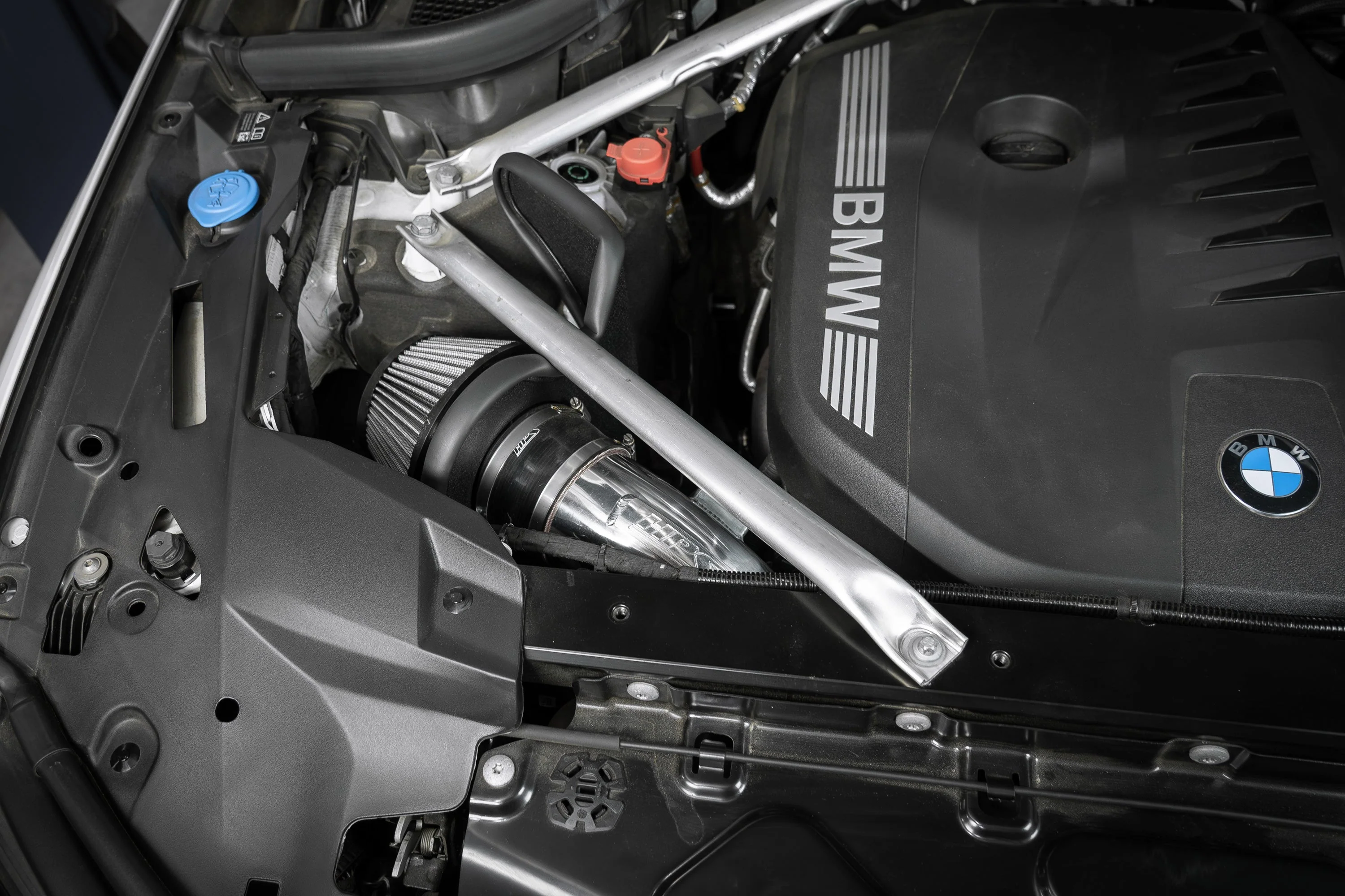 HPS Performance Air Intake Kit BMW X7 G07 3.0L (23-25) Polished / Black / Red / Blue w/ Heat Shield - Image 9