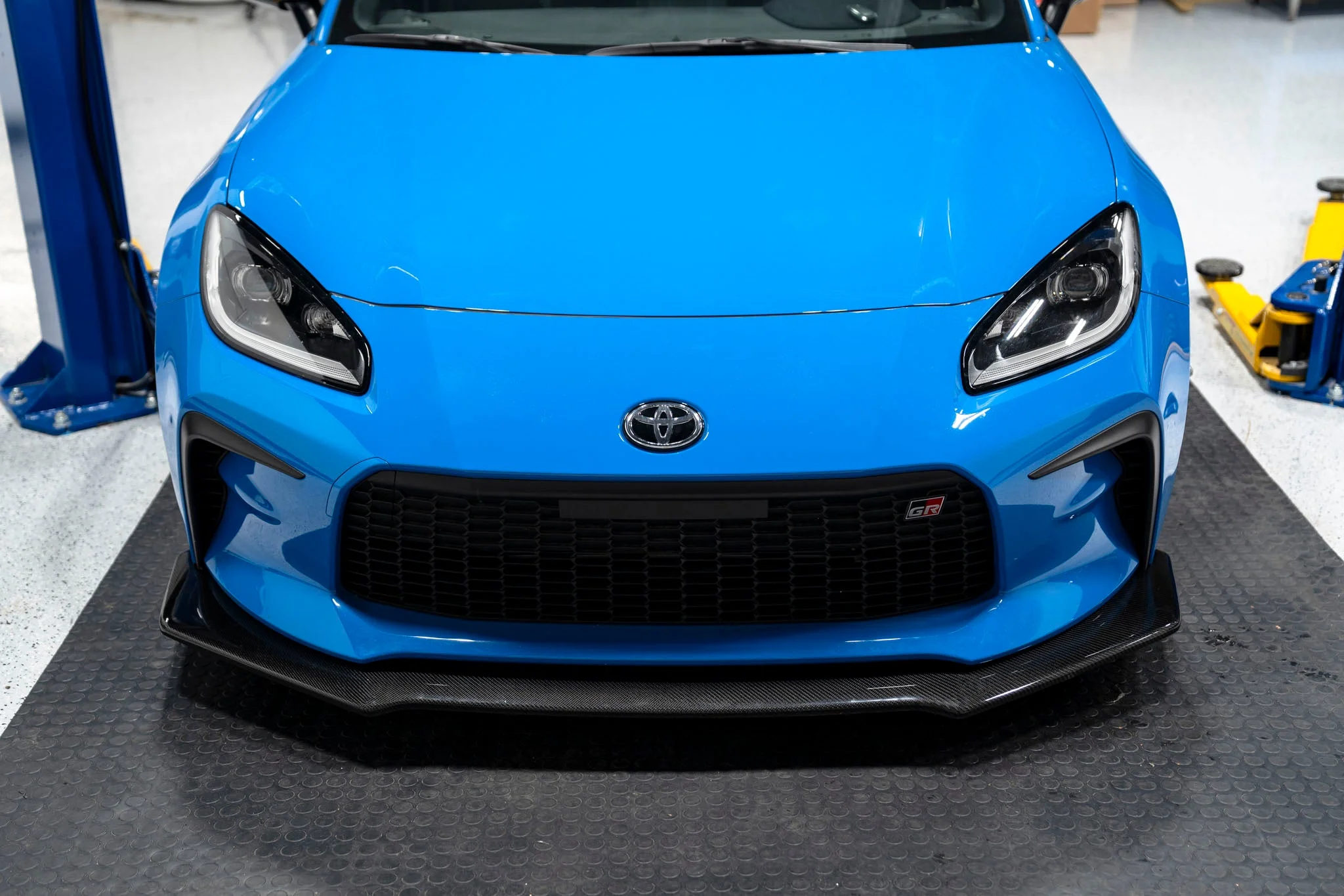 OLM Front Lip Kit Toyota GR86 (2022-2025) CS Style - Glossy Carbon Fiber - Image 4