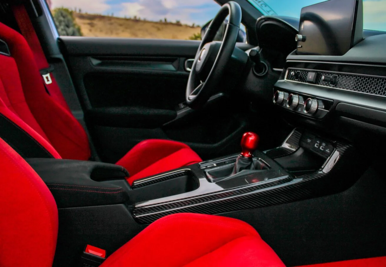 OLM Shift Panel Side Covers Honda Civic / Civic Type R FL5 (22-25) Limited Edition Carbon Fiber - 3 pieces - Image 4