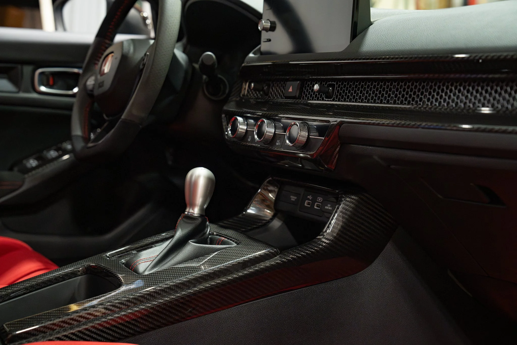 OLM Shift Panel Side Covers Honda Civic / Civic Type R FL5 (22-25) Limited Edition Carbon Fiber - 3 pieces - Image 5