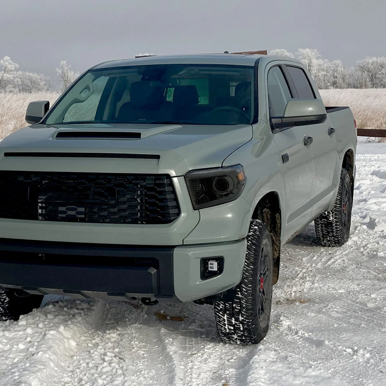 Spec-D Projector Headlights Tundra (14-21) w/ Fiber Optic LED Bar Chrome or Matte Black Housing - Image 10