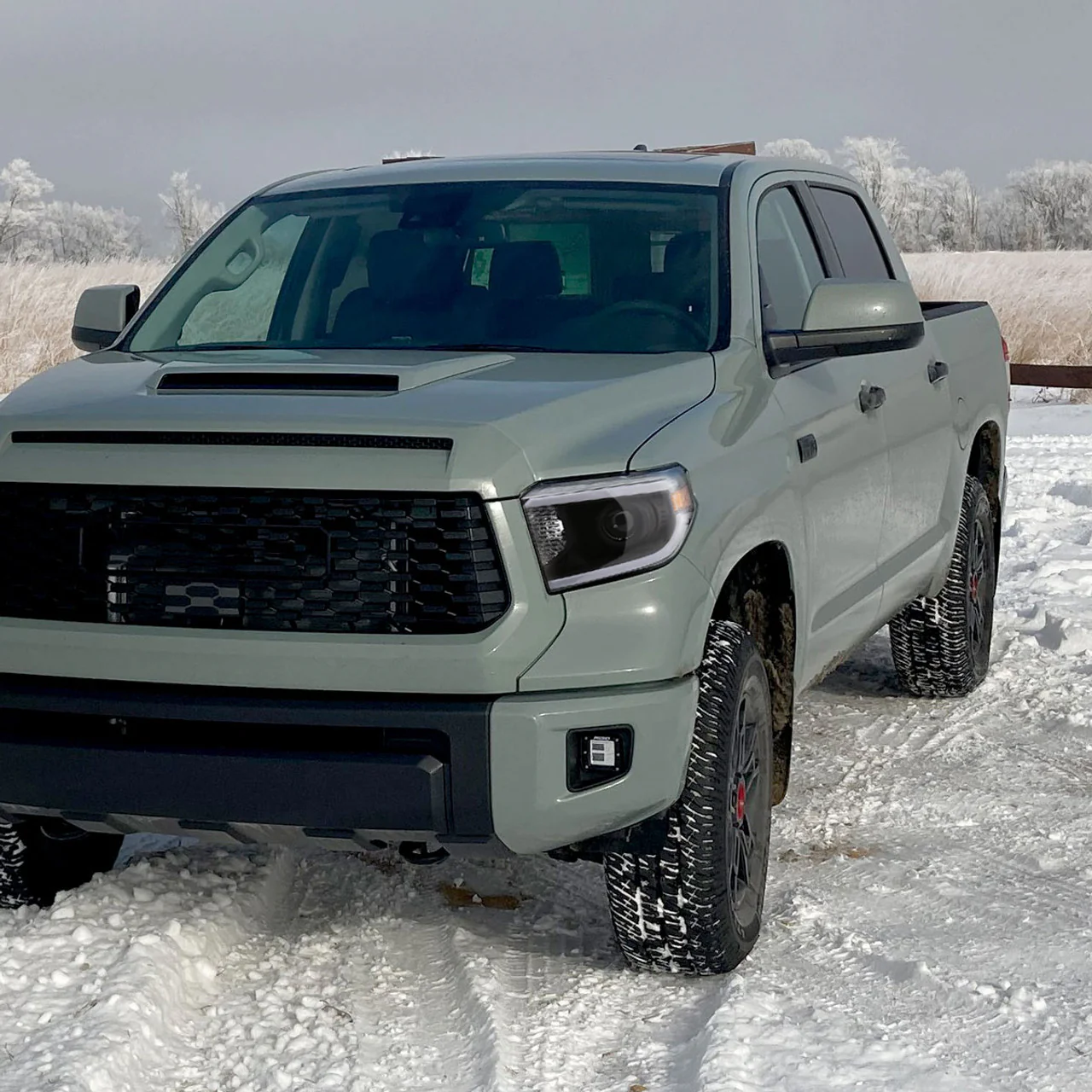Spec-D Projector Headlights Tundra (14-21) w/ Fiber Optic LED Bar Chrome or Matte Black Housing - Image 20